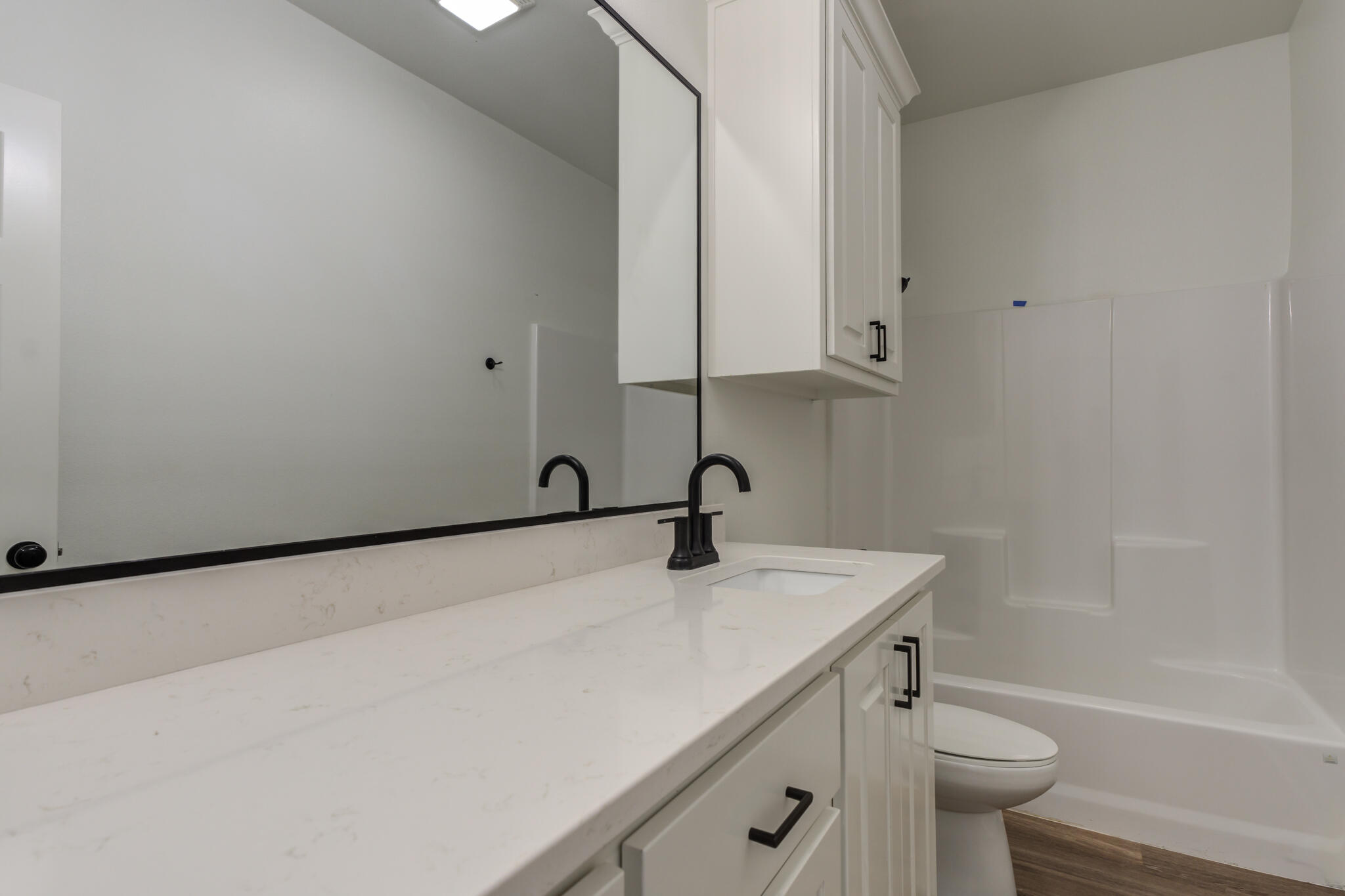 5720 119th Street Lubbock, TX 79424 - Photo 14 of 43 a bathroom with a sink a toilet and a bathtub