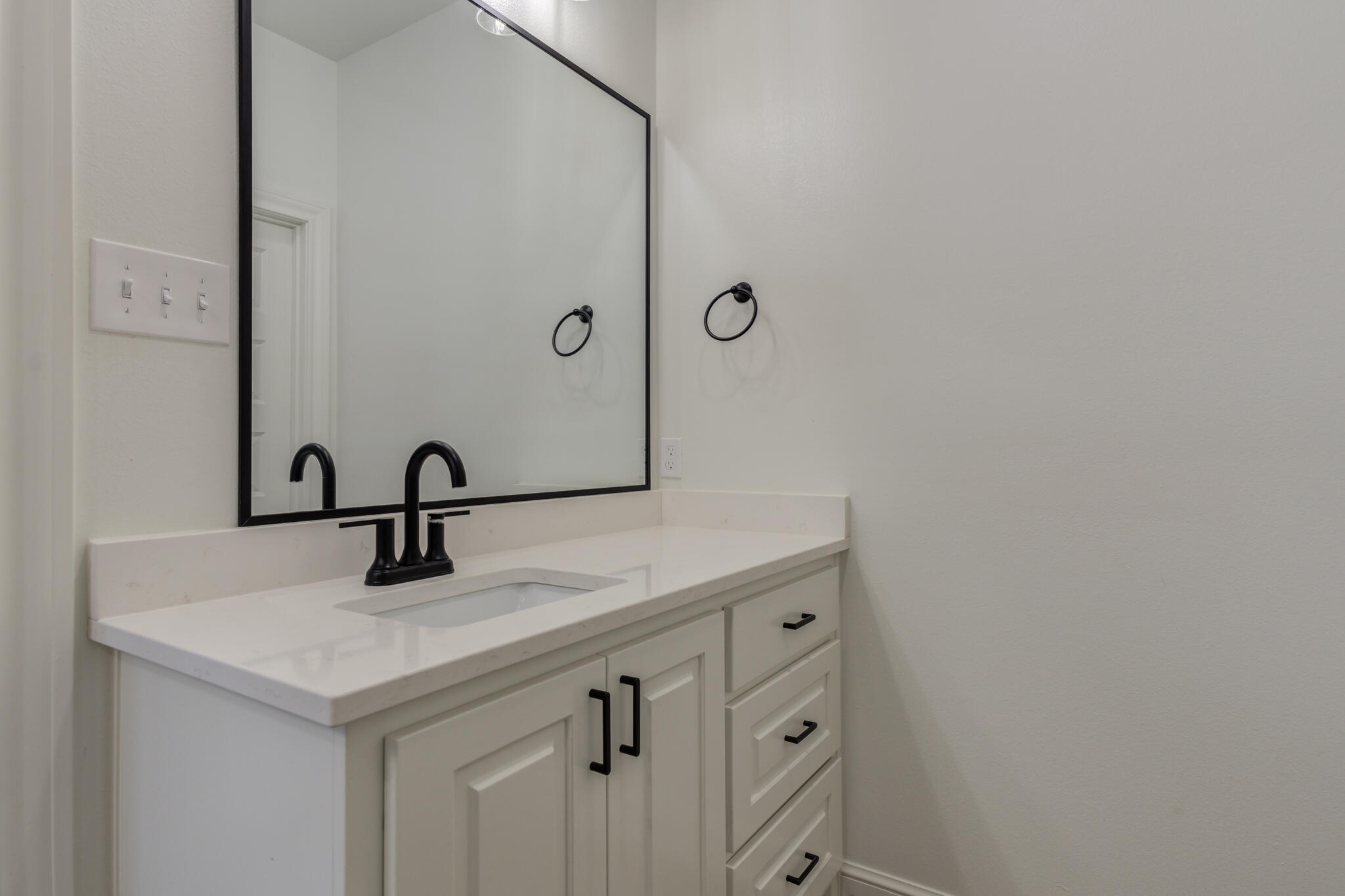 5720 119th Street Lubbock, TX 79424 - Photo 37 of 43 a bathroom with a sink and a mirror