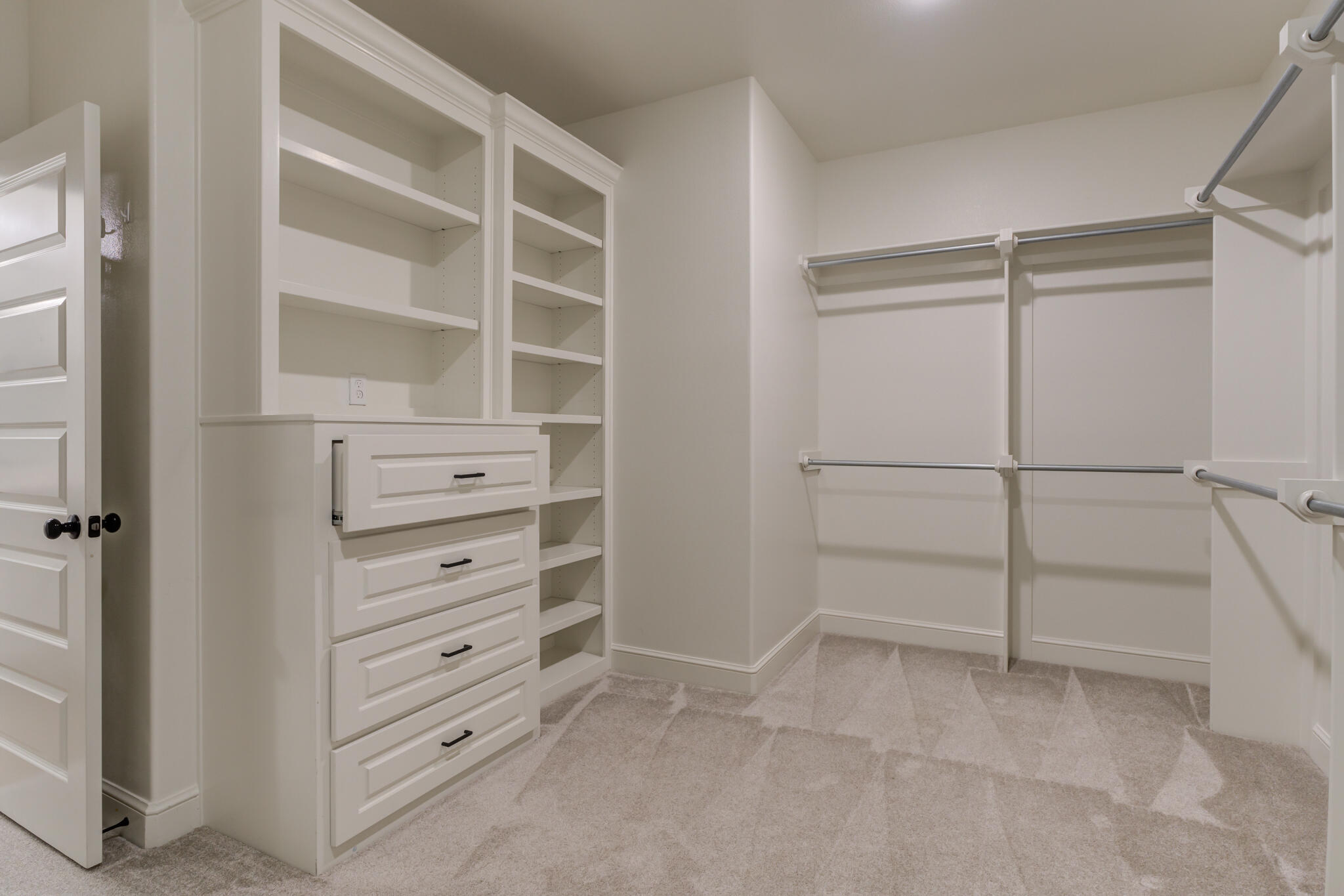 5720 119th Street Lubbock, TX 79424 - Photo 39 of 43 a view of walk in closet