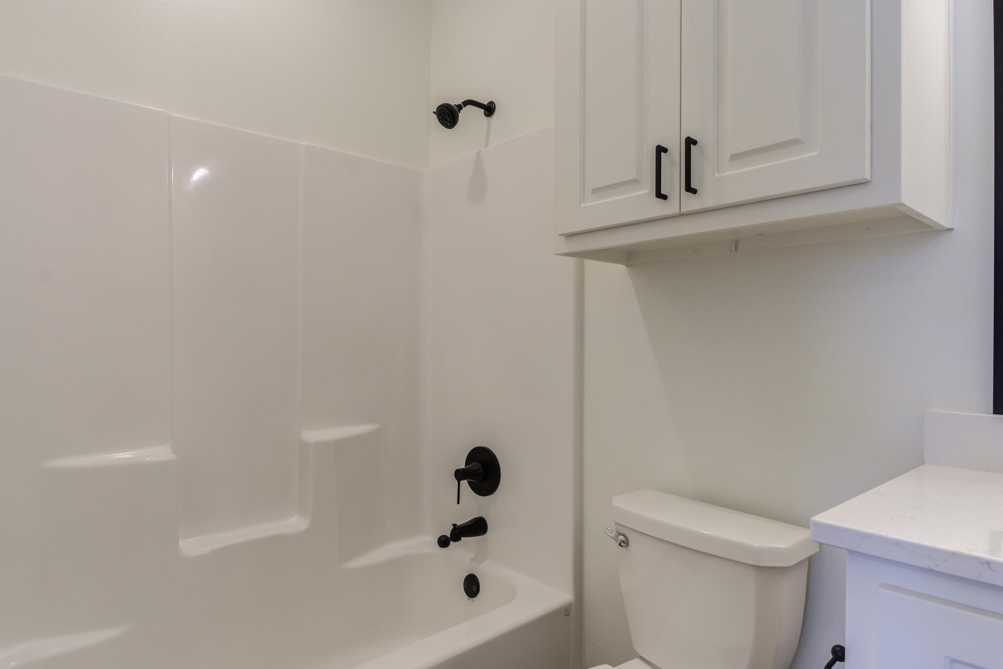 5720 119th Street Lubbock, TX 79424 - Photo 8 of 43 a bathroom with a bathtub a toilet and a sink