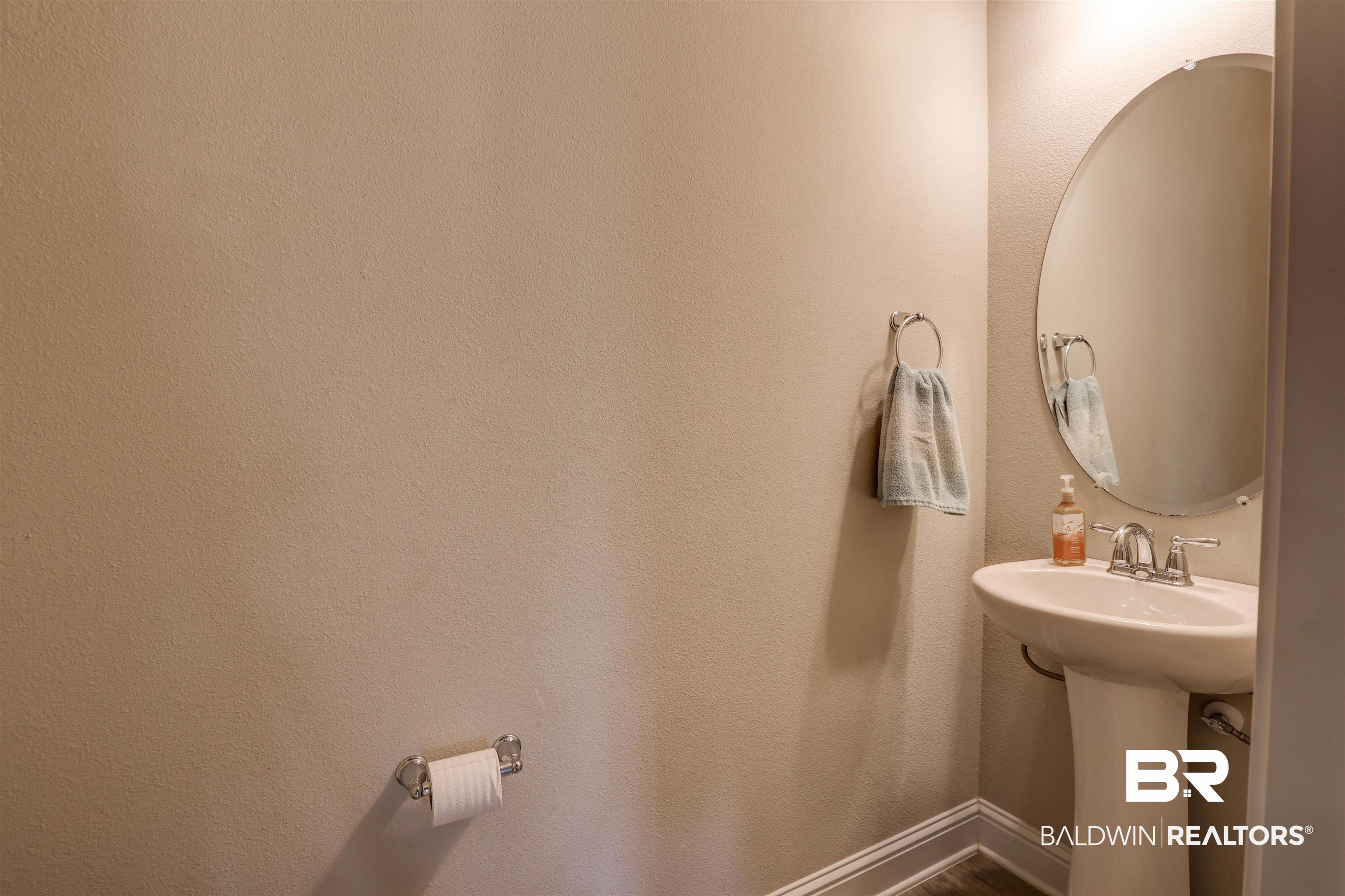 21902 Yosemite Boulevard Fairhope, AL 36532 - Photo 20 of 32 View of bathroom
