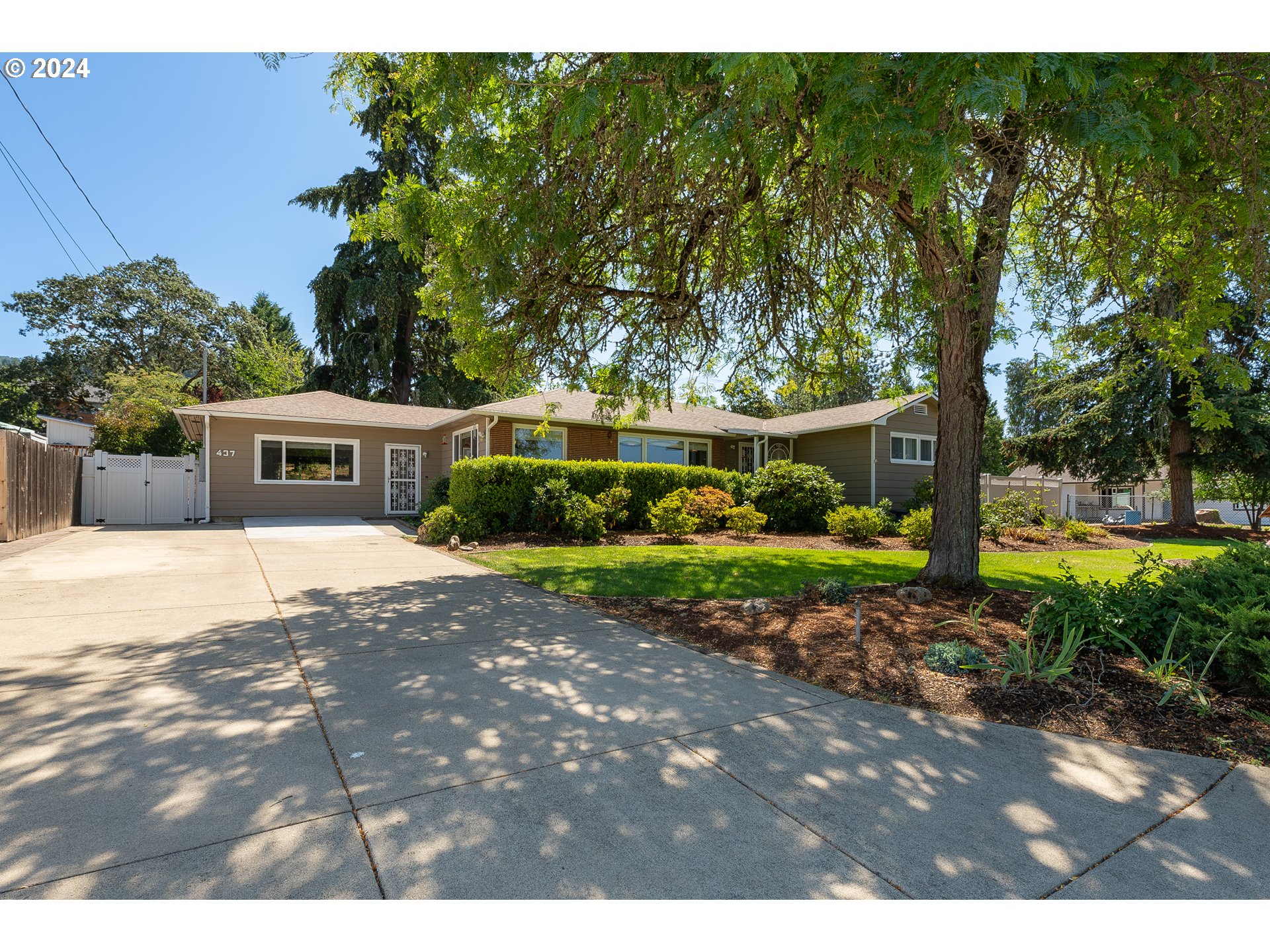 437 Page Road Winchester, OR 97495 - Photo 1 of 43 Gallery Image 1