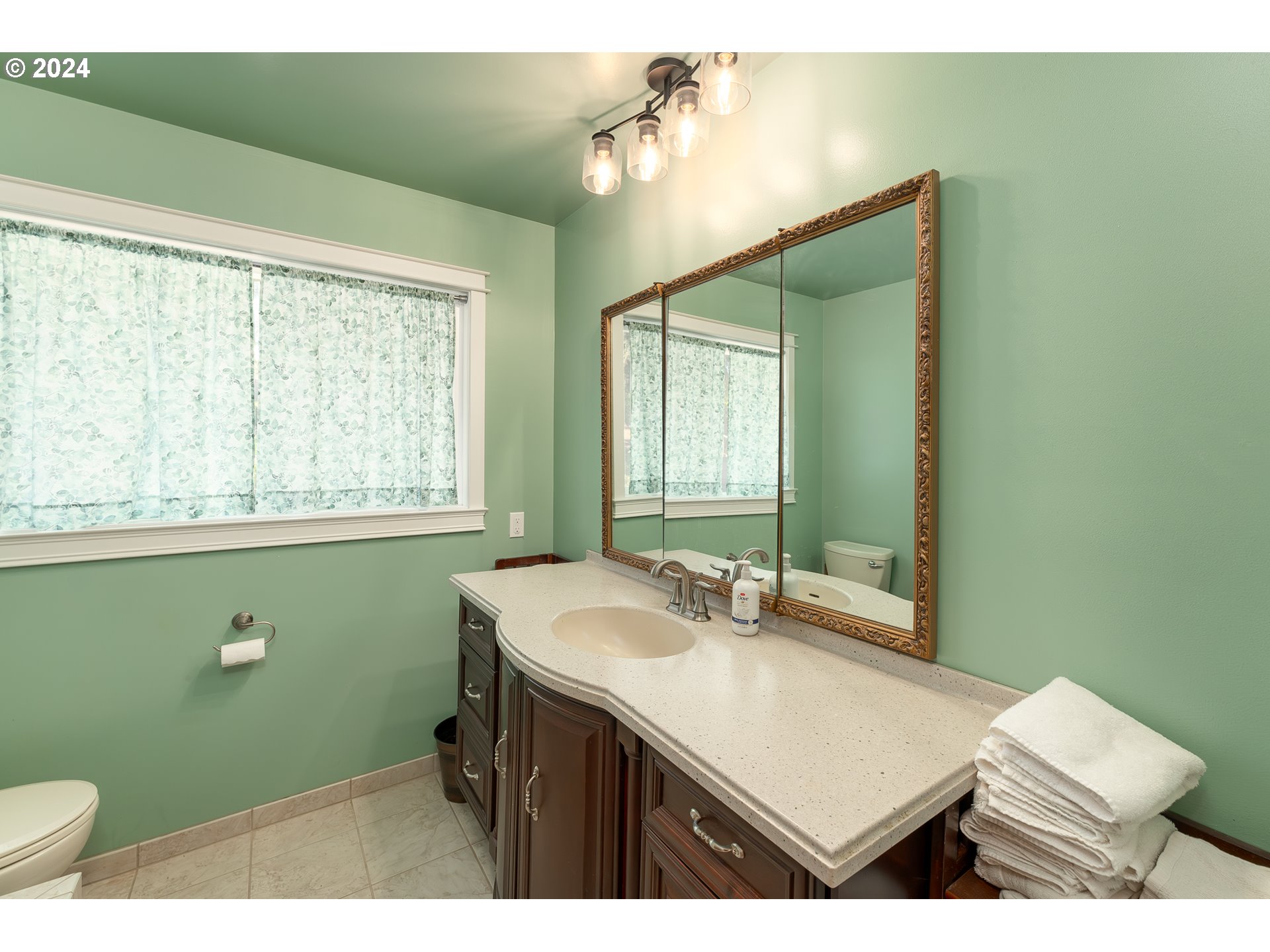 437 Page Road Winchester, OR 97495 - Photo 17 of 43 Bathroom
