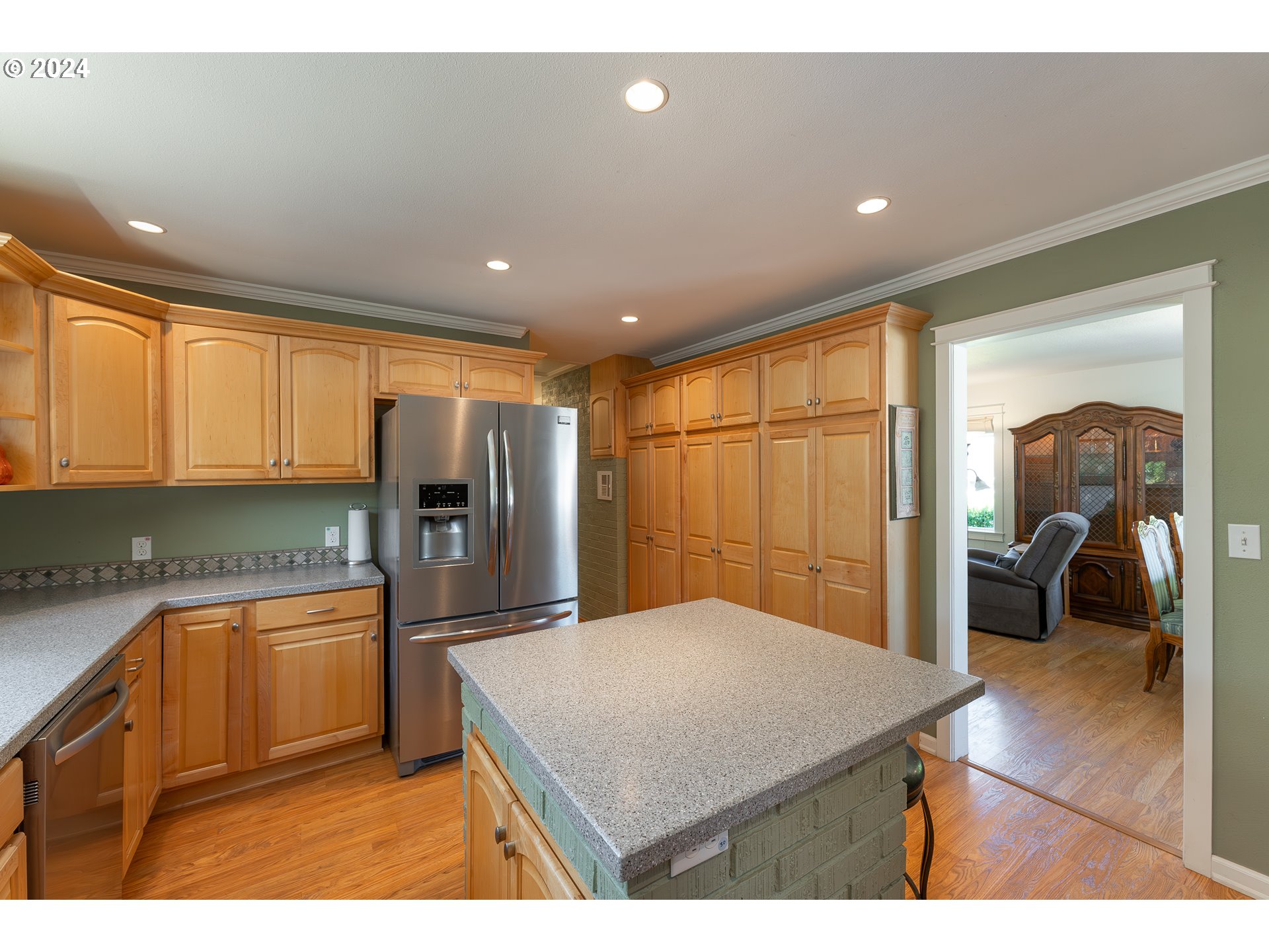 437 Page Road Winchester, OR 97495 - Photo 8 of 43 Kitchen