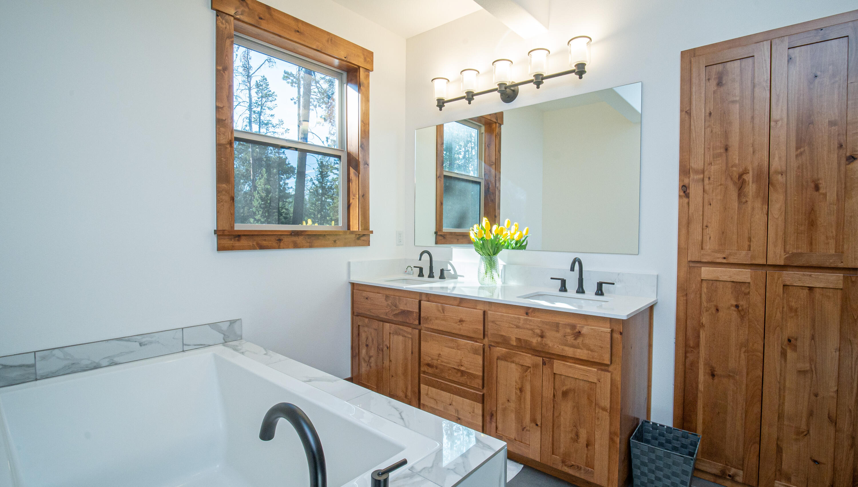 17201 Bakersfield Road Bend, OR 97707 - Photo 23 of 57 Double vanity