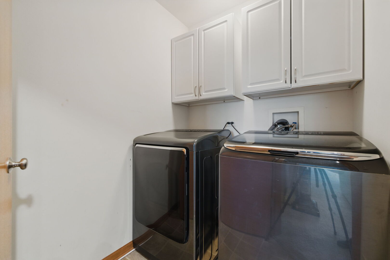 15340 Kenmare Circle Manhattan, IL 60442 - Photo 11 of 19 a utility room with sink dryer and washer