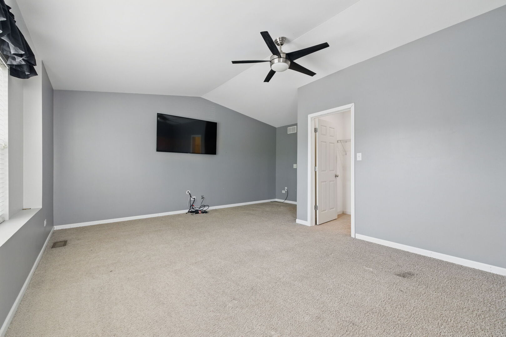 15340 Kenmare Circle Manhattan, IL 60442 - Photo 9 of 19 an empty room with a ceiling fan and window