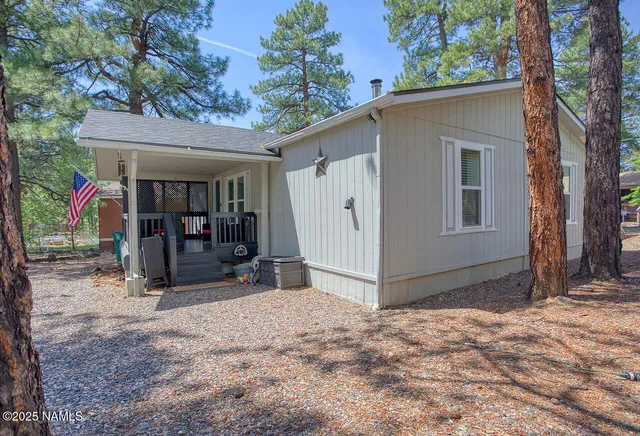a view of a house with backyard and a tree