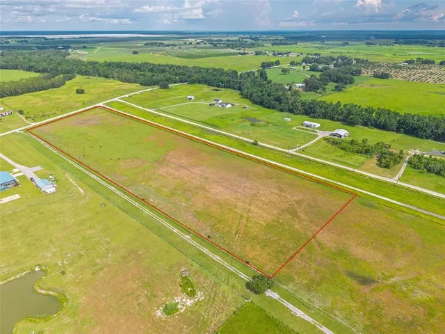 a view of a tennis court