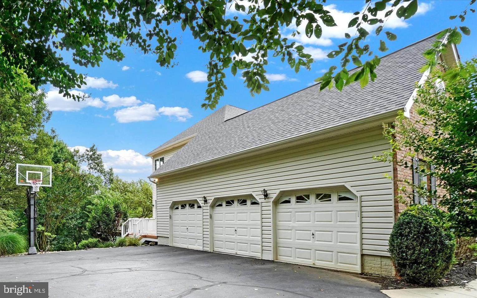 100 Hunts Bluff Road Sparks Glencoe, MD 21152 - Photo 25 of 65 And the oversized three car garage.
