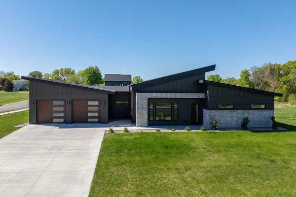 $725,000 | 11 South Pointe Court, North Mankato, MN 56003