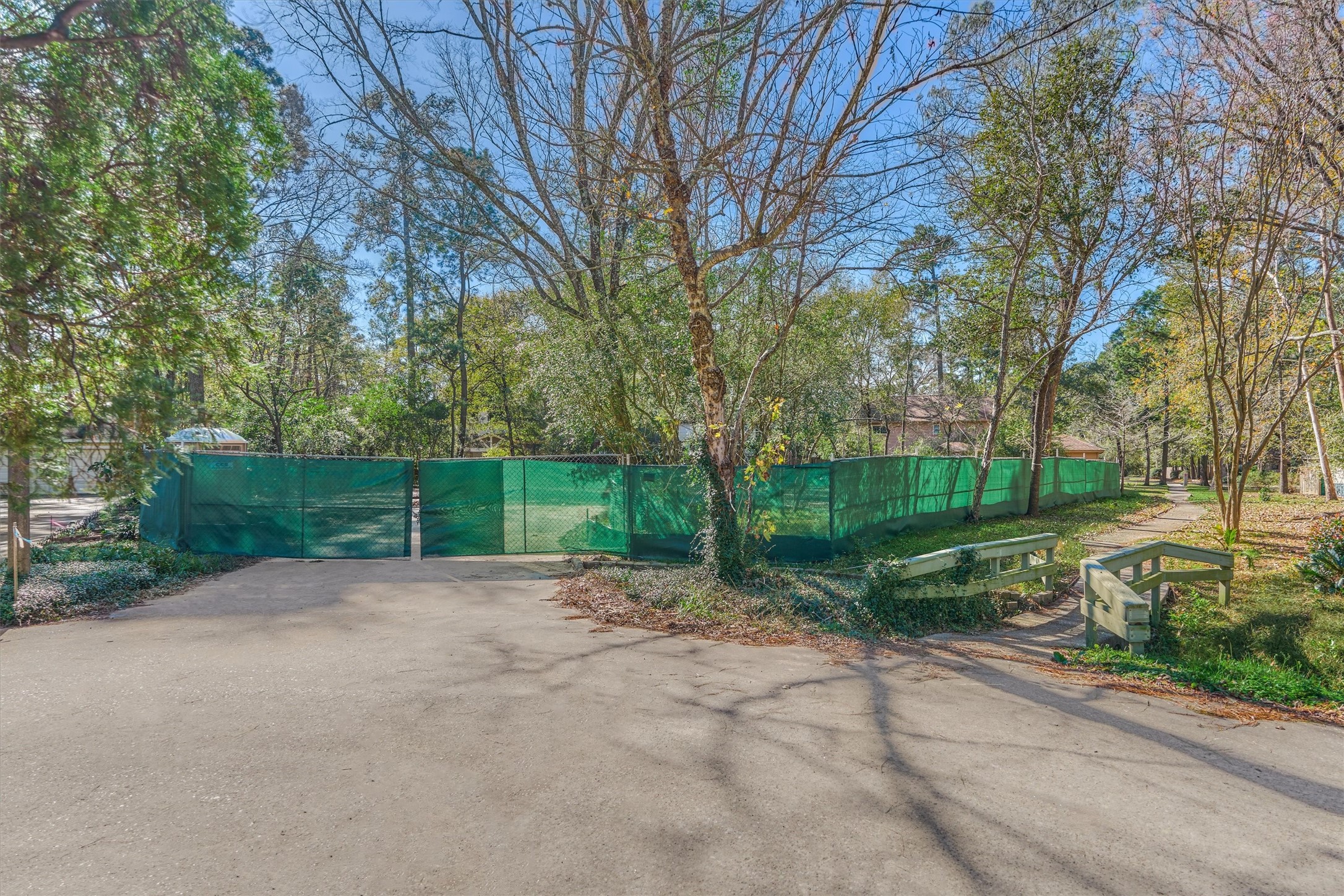 23 Ripple Rush Court The Woodlands, TX 77381 - Photo 5 of 32 You'll love the proximity to all the walking and biking trails!