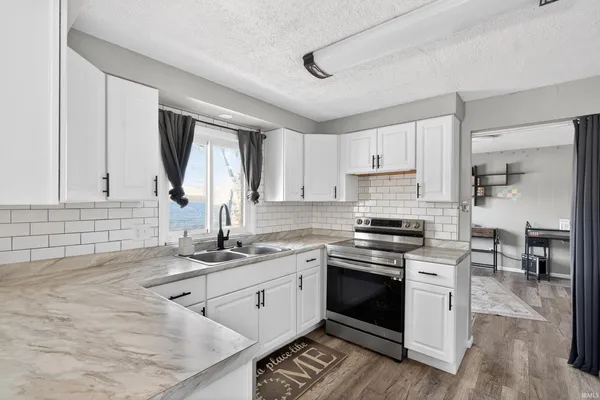 $289,900 | 7480 East 625 South, Wolcottville, IN 46795