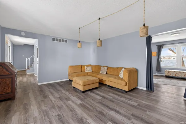 $301,900 | 7480 East 625 South, Wolcottville, IN 46795