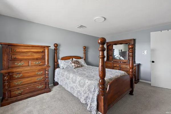 $289,900 | 7480 East 625 South, Wolcottville, IN 46795