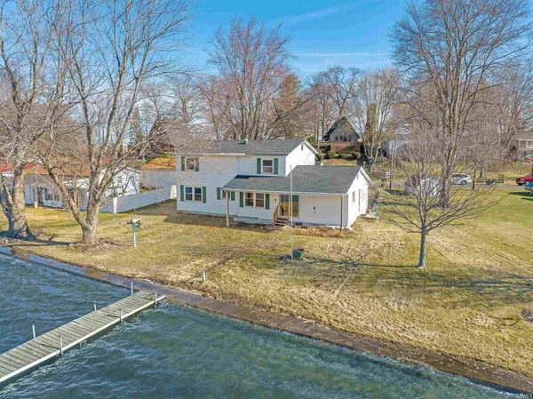 $301,900 | 7480 East 625 South, Wolcottville, IN 46795