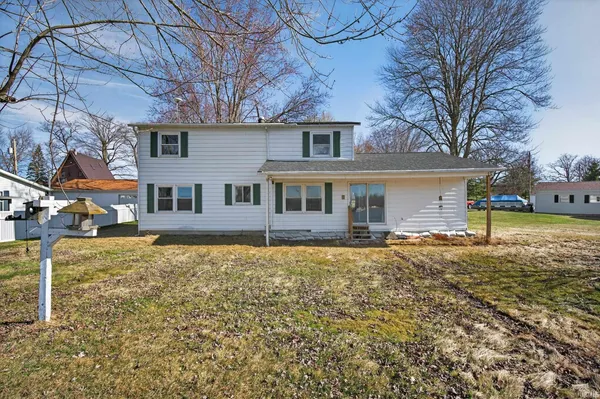 $301,900 | 7480 East 625 South, Wolcottville, IN 46795