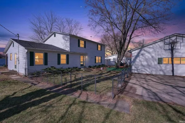 $289,900 | 7480 East 625 South, Wolcottville, IN 46795