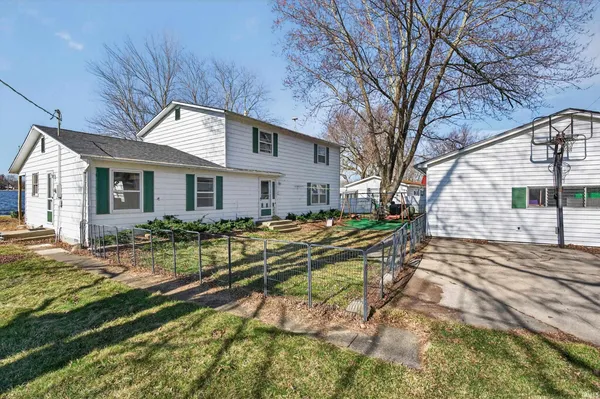 $301,900 | 7480 East 625 South, Wolcottville, IN 46795