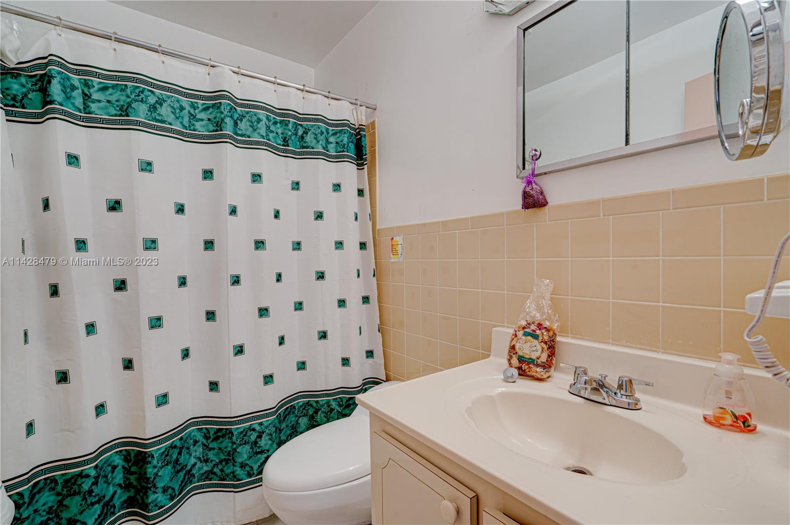 925 Northwest 7th Street Road Miami, FL 33136 - Photo 11 of 19 Gallery Image 11