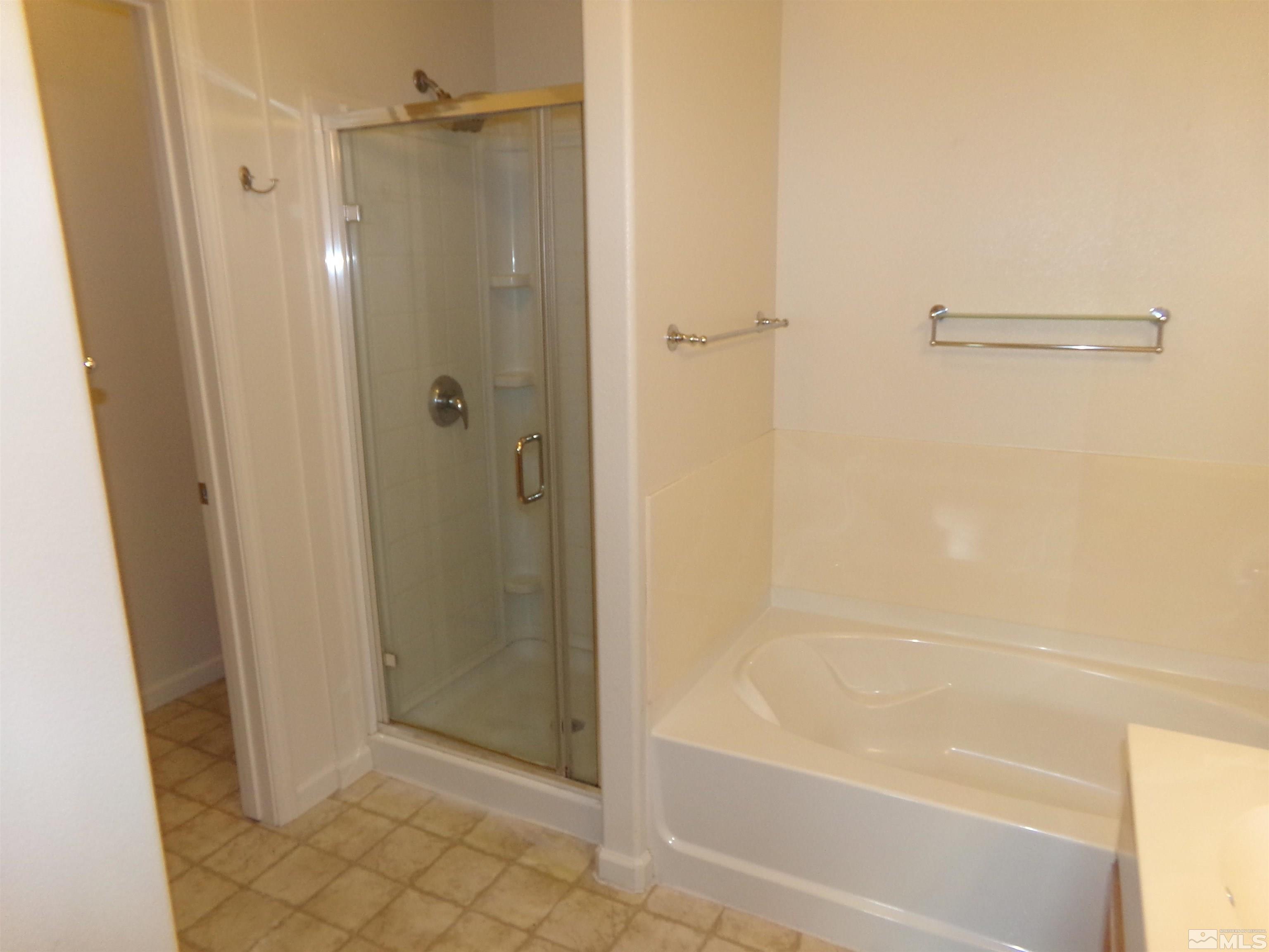 9050 Double R Boulevard, Unit 1124 Reno, NV 89521 - Photo 23 of 40 a bathroom with a shower and a bath tub