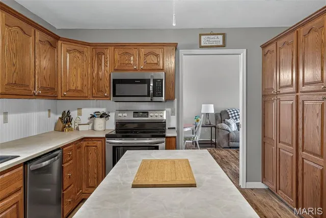 $342,500 | 9618 East Vista Drive, Hillsboro, MO 63050