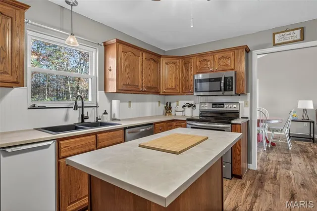 $345,000 | 9618 East Vista Drive, Hillsboro, MO 63050