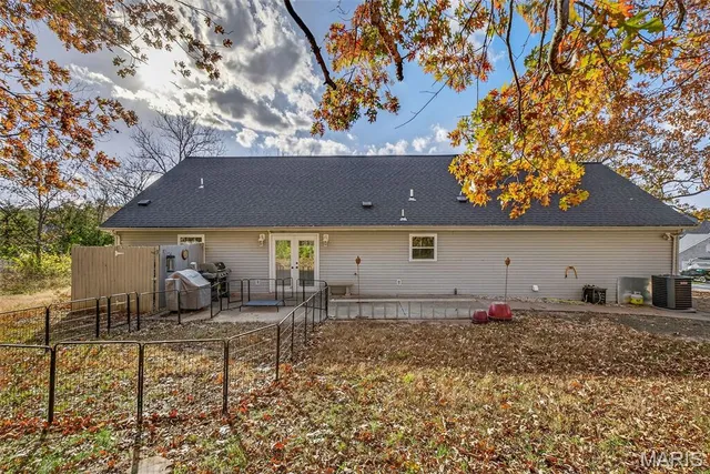 $342,500 | 9618 East Vista Drive, Hillsboro, MO 63050