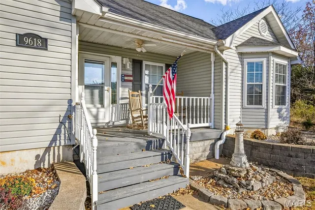 $342,500 | 9618 East Vista Drive, Hillsboro, MO 63050