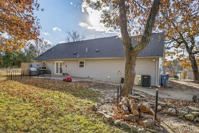 $345,000 | 9618 East Vista Drive, Hillsboro, MO 63050