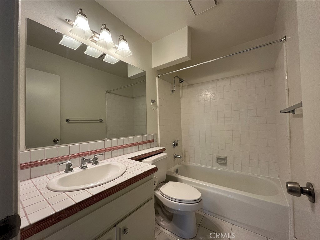 2534 Roxy Street Simi Valley, CA 93065 - Photo 7 of 19