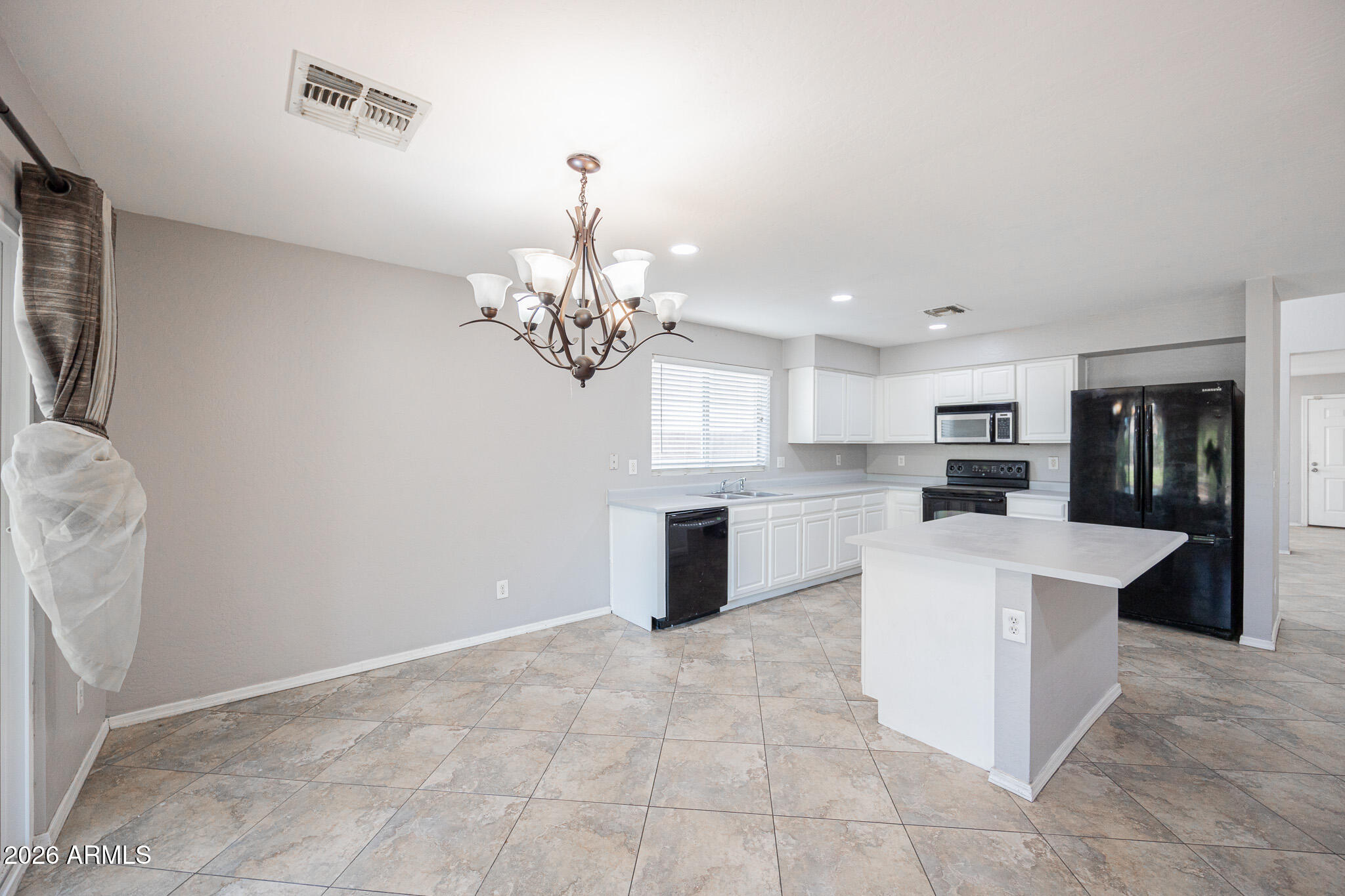 2913 West Fremont Rd. Phoenix, AZ 85041 - Photo 10 of 39