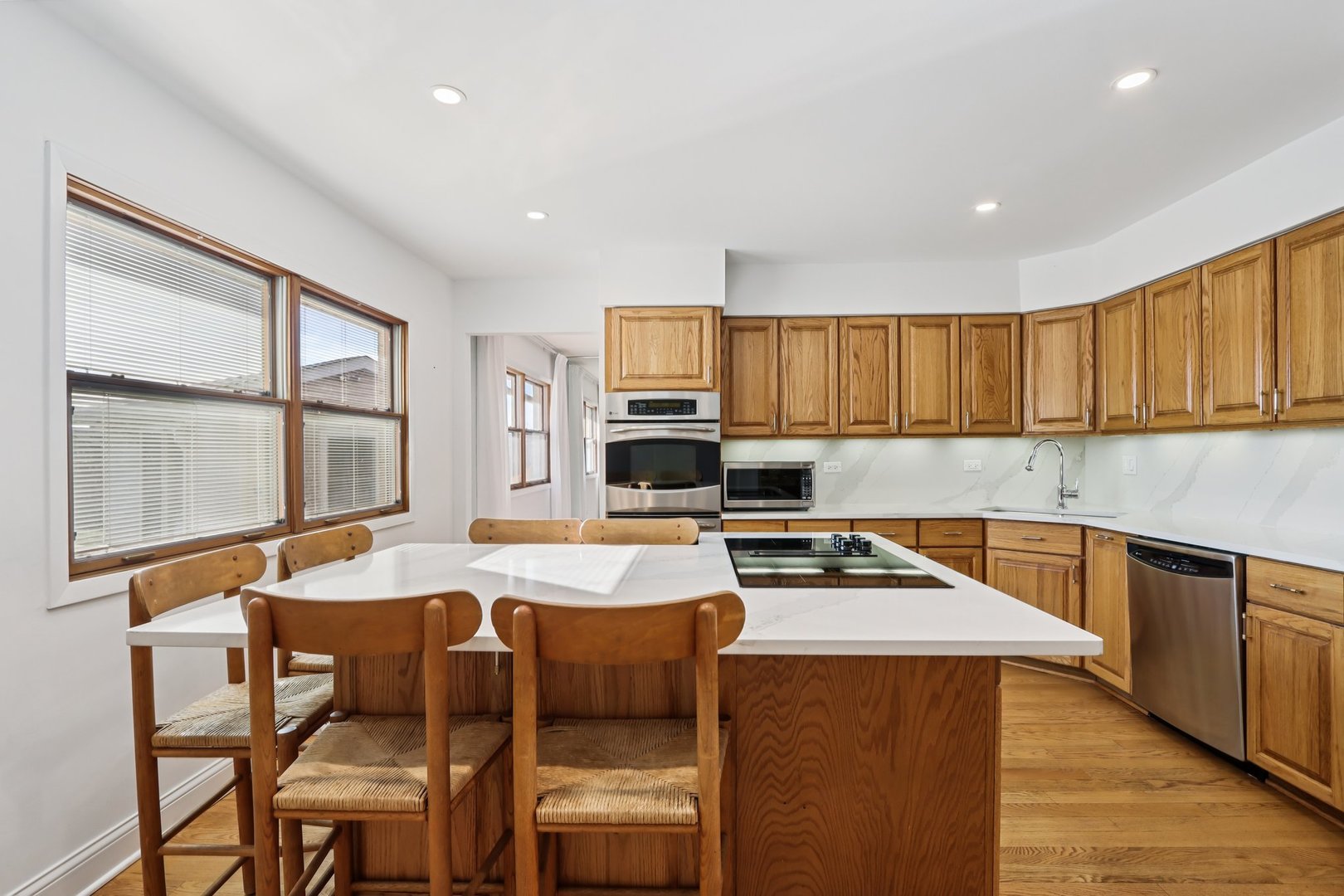 2019 East Avon Lane Arlington Heights, IL 60004 - Photo 9 of 58