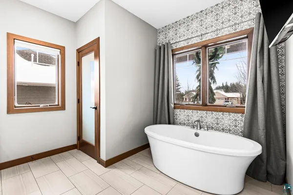 $899,900 | 5011 White Pine Street, Hermantown, MN 55811