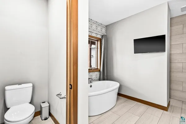 $899,900 | 5011 White Pine Street, Hermantown, MN 55811