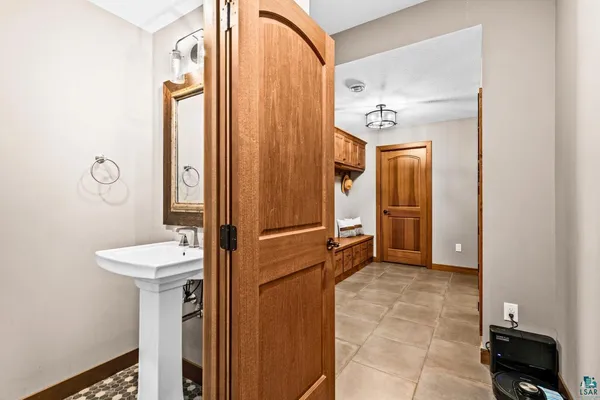 $899,900 | 5011 White Pine Street, Hermantown, MN 55811