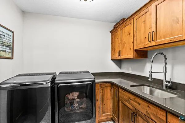 $899,900 | 5011 White Pine Street, Hermantown, MN 55811