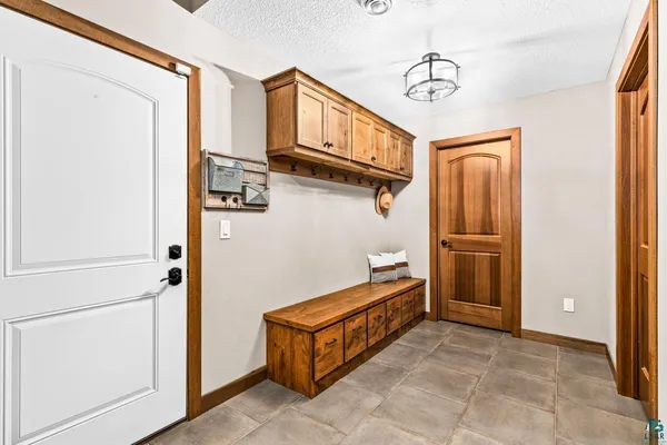 $899,900 | 5011 White Pine Street, Hermantown, MN 55811