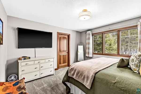 $899,900 | 5011 White Pine Street, Hermantown, MN 55811