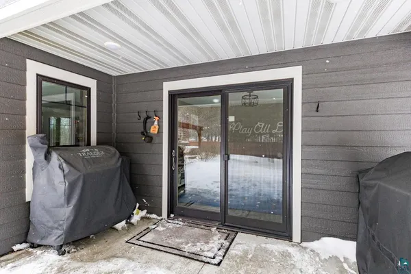 $899,900 | 5011 White Pine Street, Hermantown, MN 55811