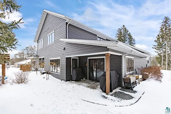 $899,900 | 5011 White Pine Street, Hermantown, MN 55811