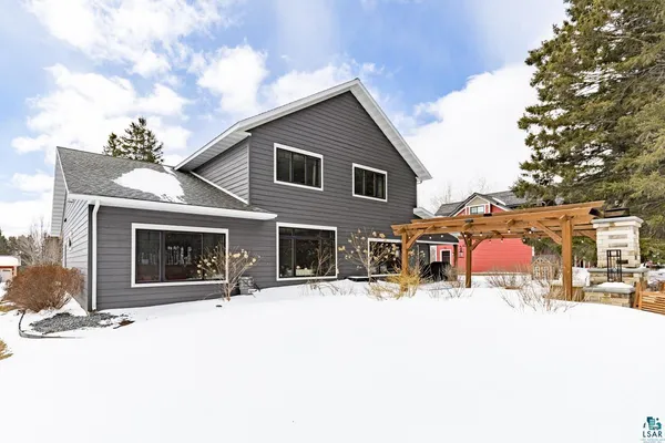 $899,900 | 5011 White Pine Street, Hermantown, MN 55811