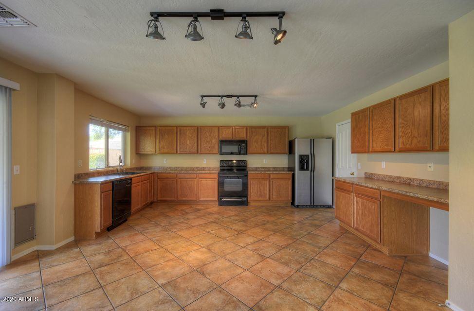 2915 West Carson Road Phoenix, AZ 85041 - Photo 5 of 8 kitchen