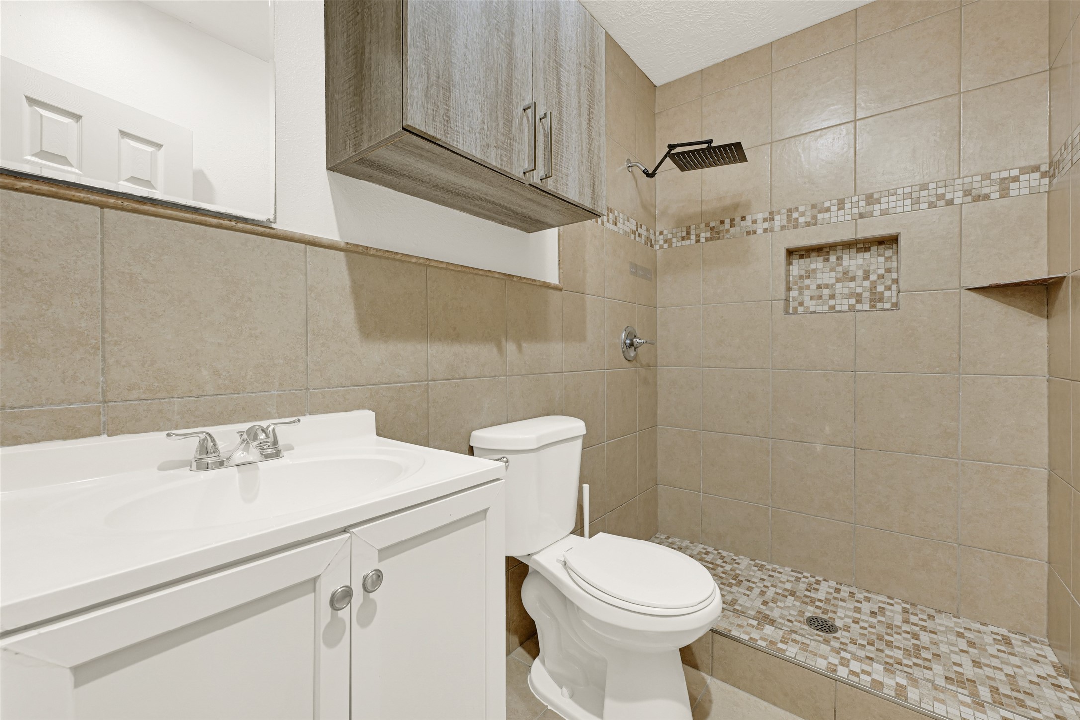 8715 Bauman Road, Unit 6 Houston, TX 77022 - Photo 23 of 27 View inside studio restroom.