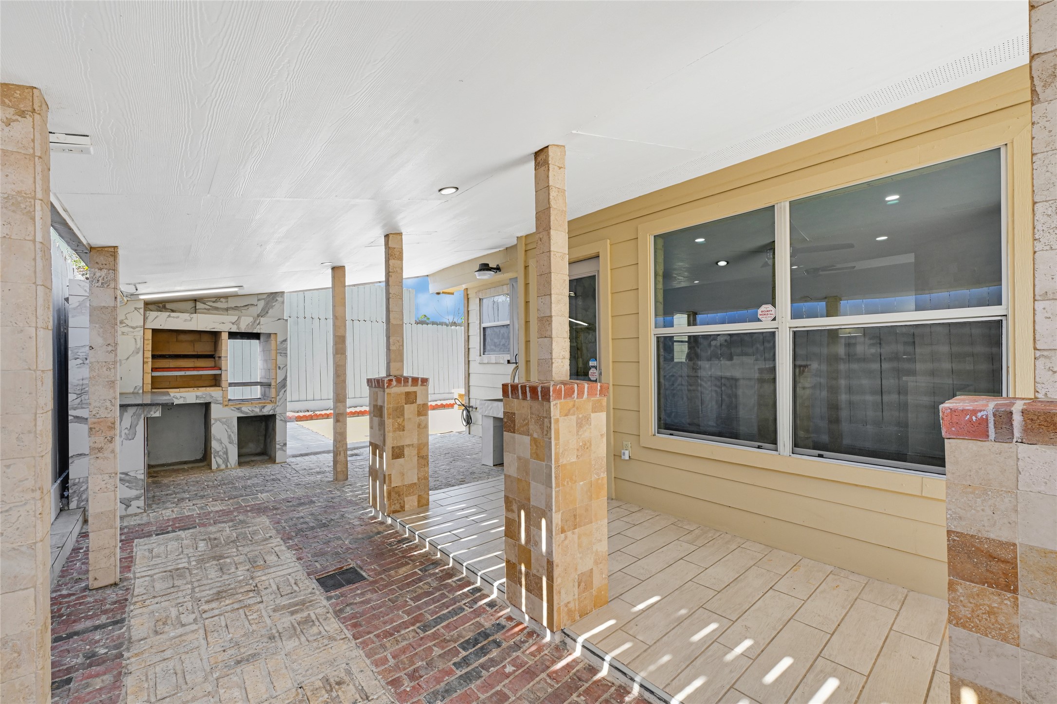 8715 Bauman Road, Unit 6 Houston, TX 77022 - Photo 27 of 27 Back yard kitchen area.