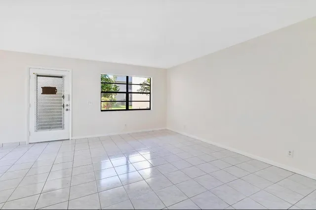 $2,000 | 115 Capri B, Delray Beach, FL 33484