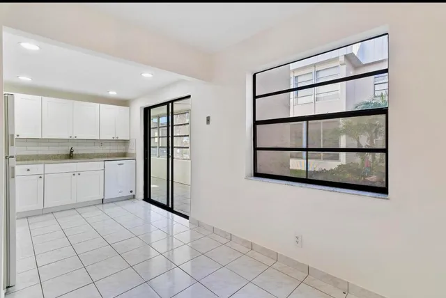 $2,000 | 115 Capri B, Delray Beach, FL 33484