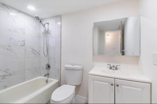 $2,000 | 115 Capri B, Delray Beach, FL 33484