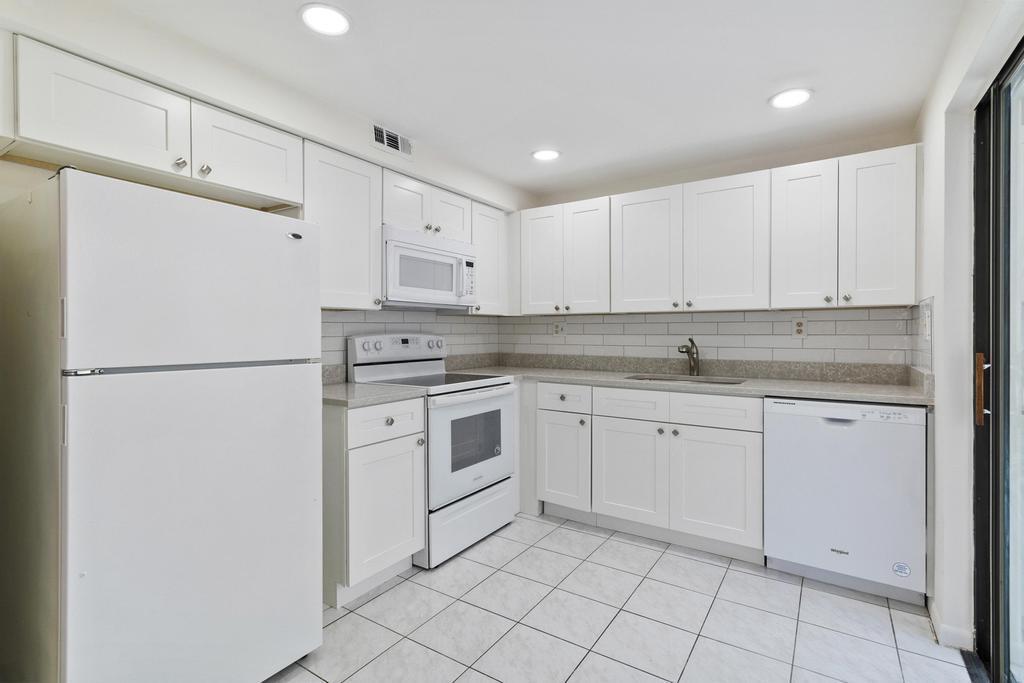 115 Capri B Delray Beach, FL 33484 - Photo 3 of 34 IMG_9332