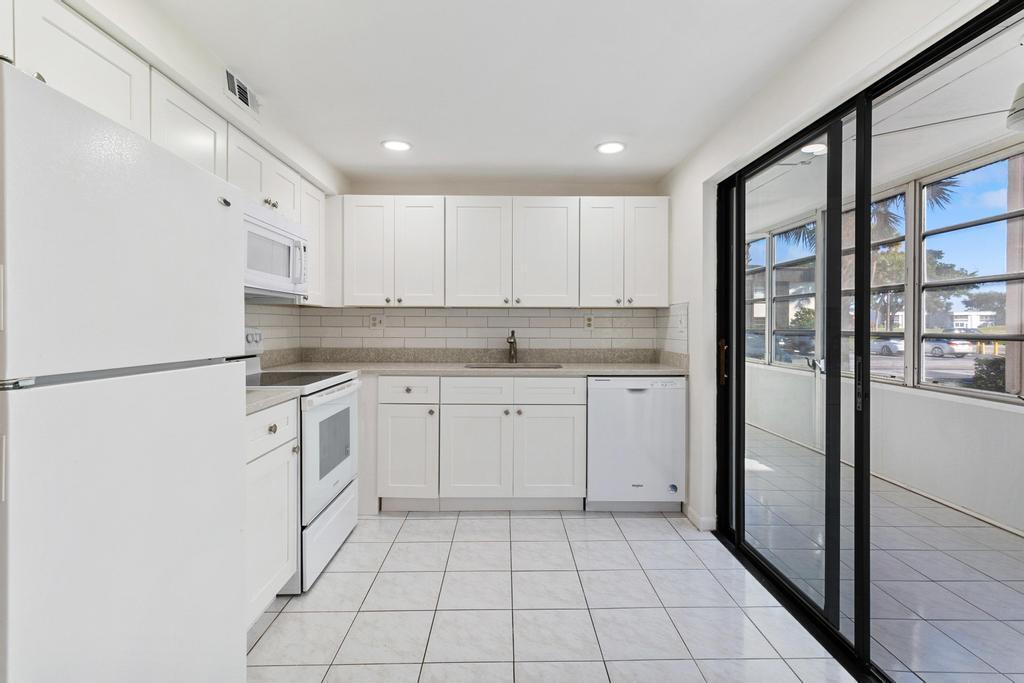 115 Capri B Delray Beach, FL 33484 - Photo 4 of 34 IMG_9333